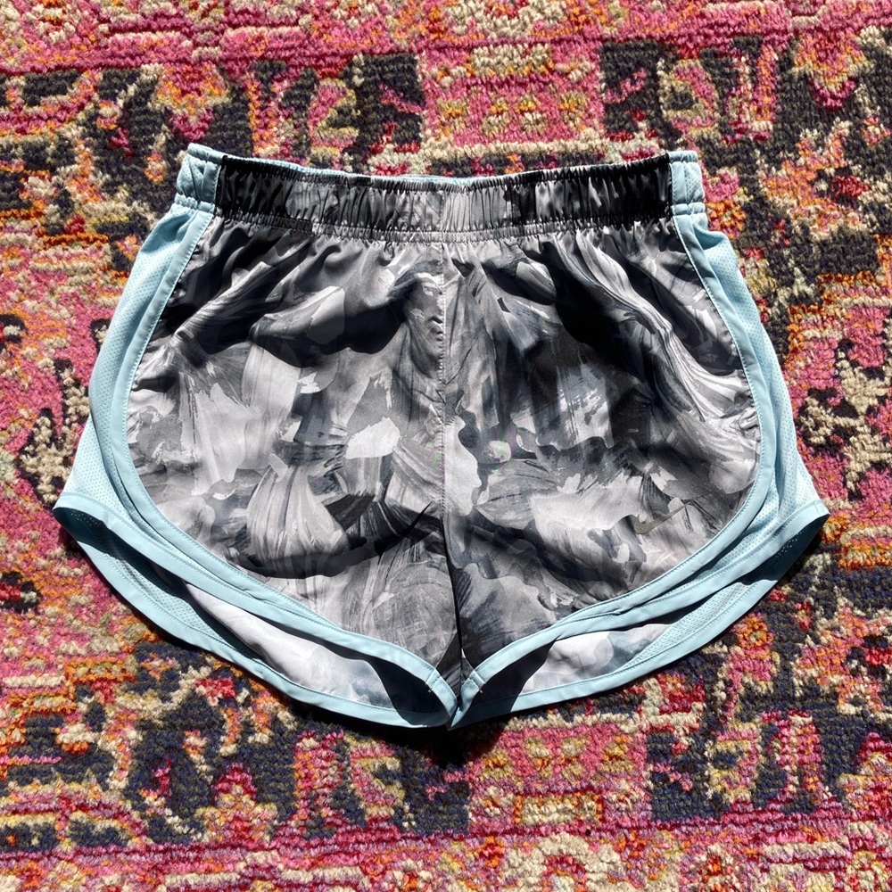 Nike Women’s Dri-FIT Spring Print Tempo Shorts XS